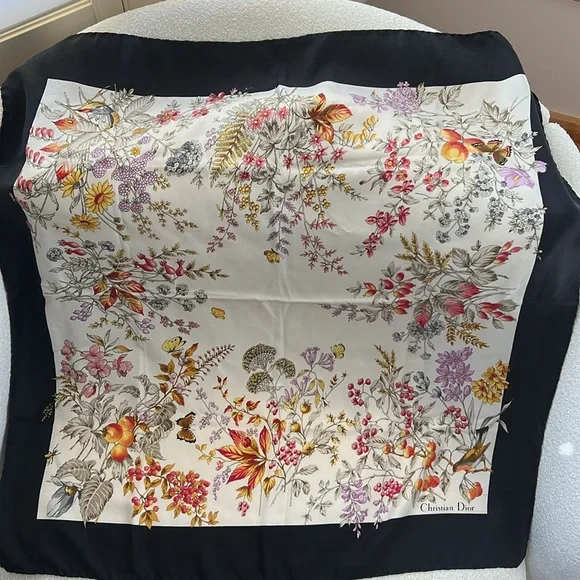 π¦ Dior 90 Square Scarf - 34β x 34β - Picture 4 of 12